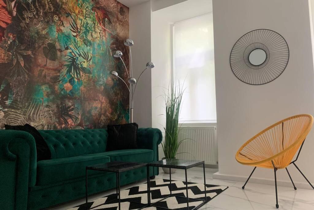 וינה Cool City Center Apt. @ Metro And Shopping Street מראה חיצוני תמונה